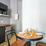 Bright, Air-Conditioned Studio In Paris 17