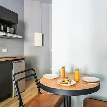 Bright, Air-conditioned In 17 Appartamento Parigi
