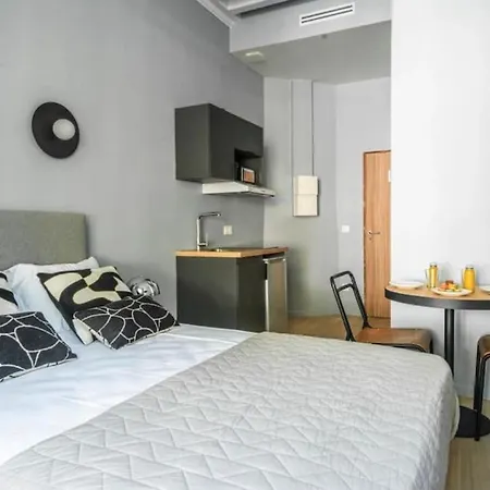 Apartment Bright, Air-conditioned In 17